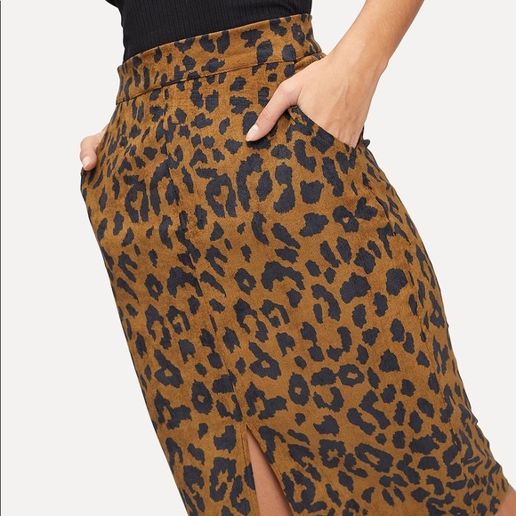 🆕Cheetah corduroy mid waist pencil skirt w/ slit - Picture 4 of 8
